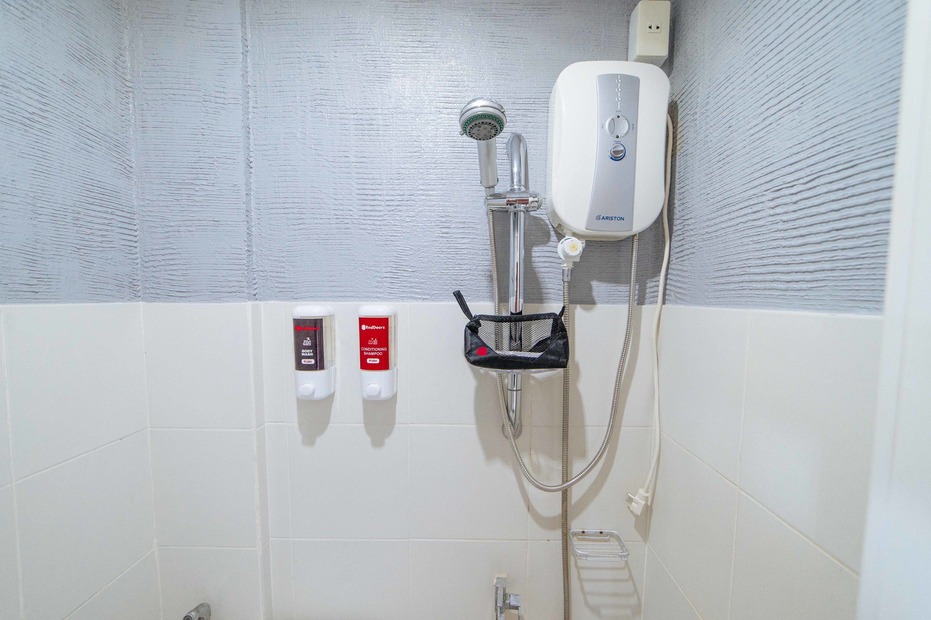 RedDoorz Plus @ Sindalan San Fernando City 3*