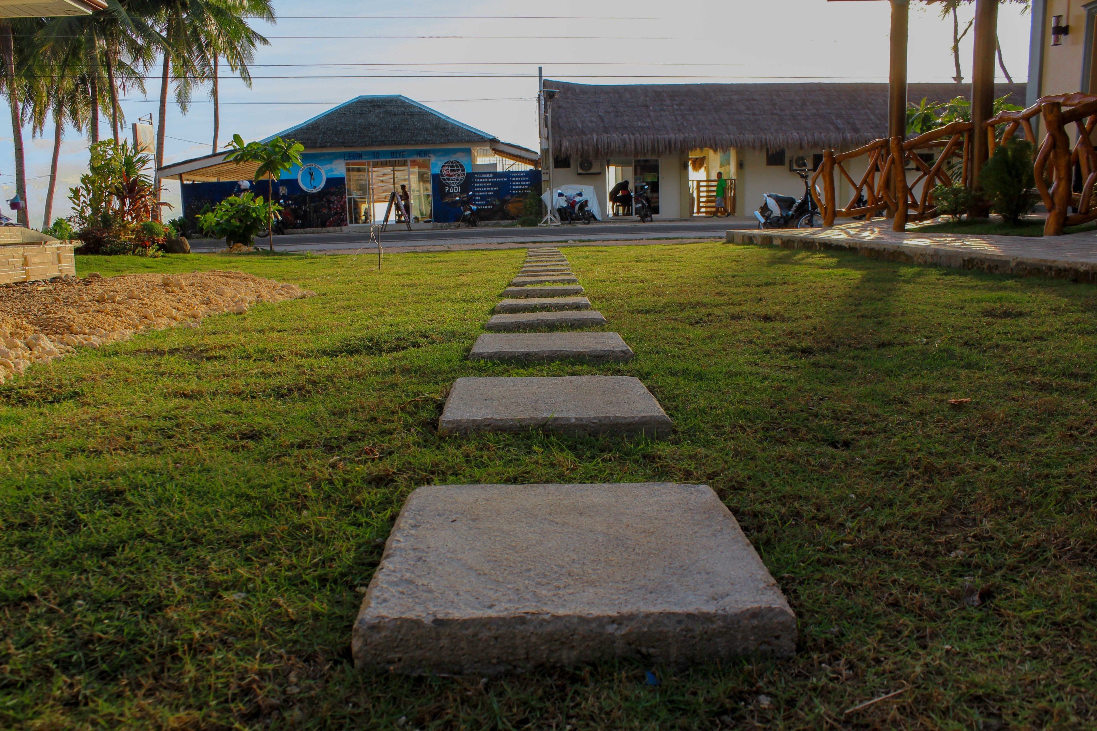 Aloha Seaside  Resort 3*