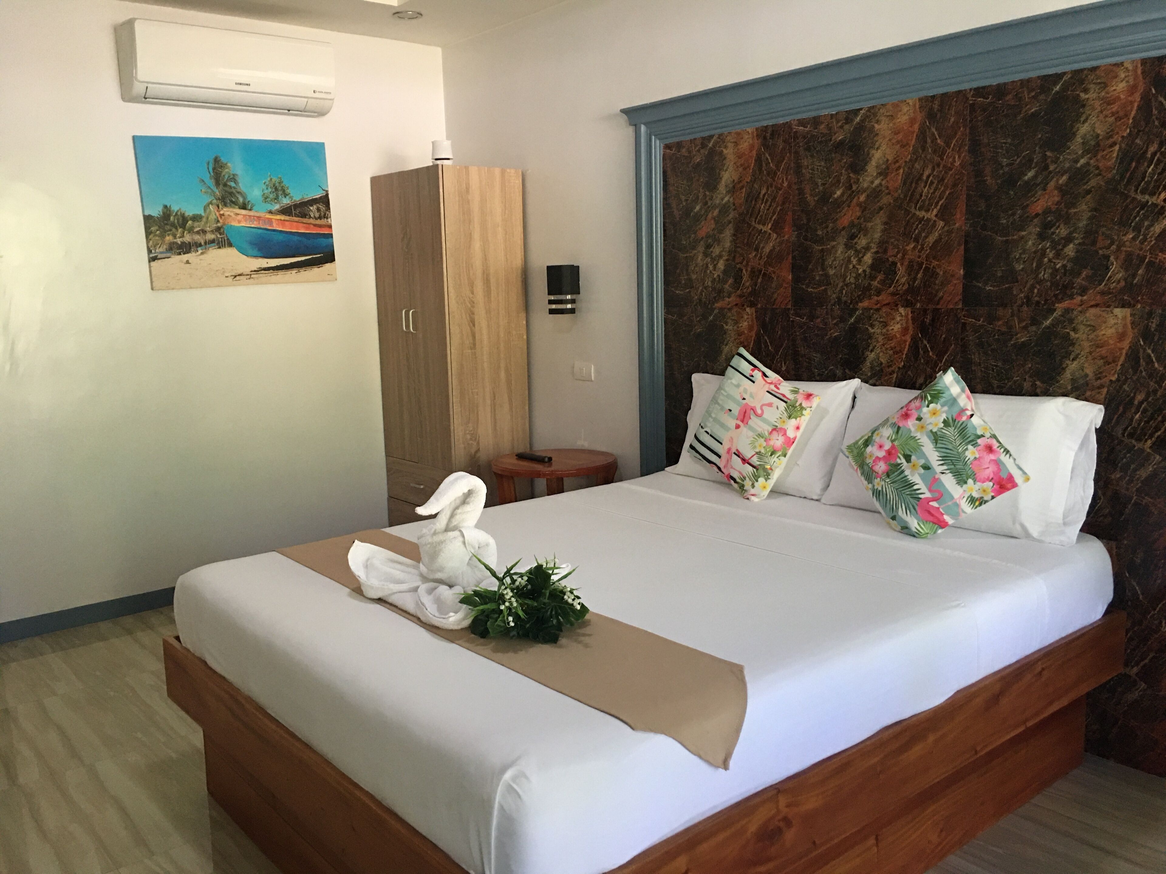 Aloha Seaside  Resort 3*