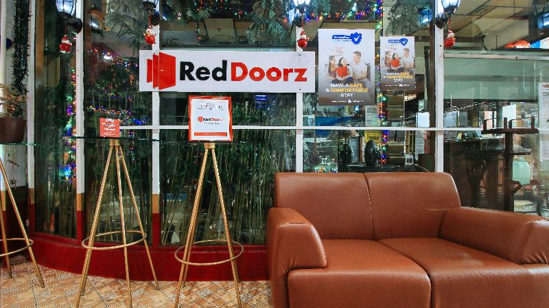 RedDoorz @ The Providence Tower 2*