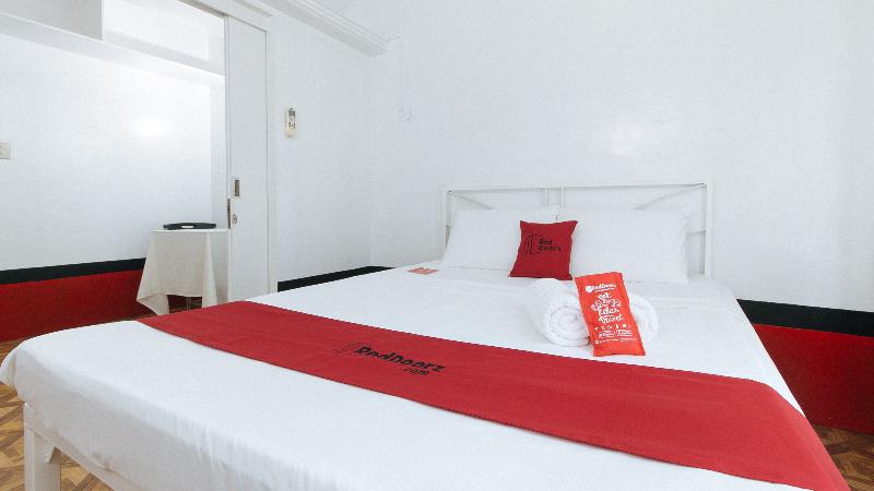 RedDoorz @ The Providence Tower 2*