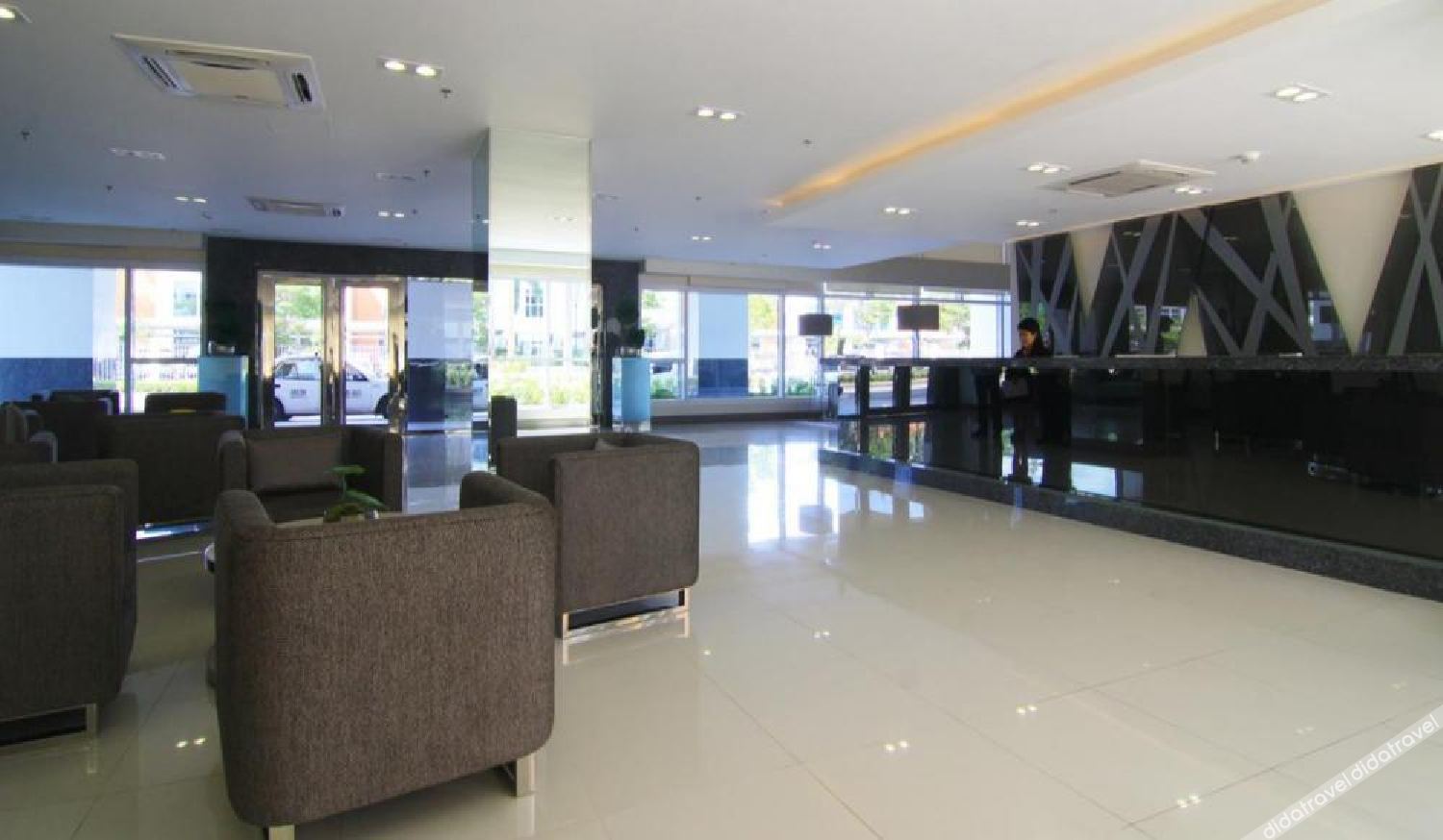 Chin's Place Sea Residences MOA 0*