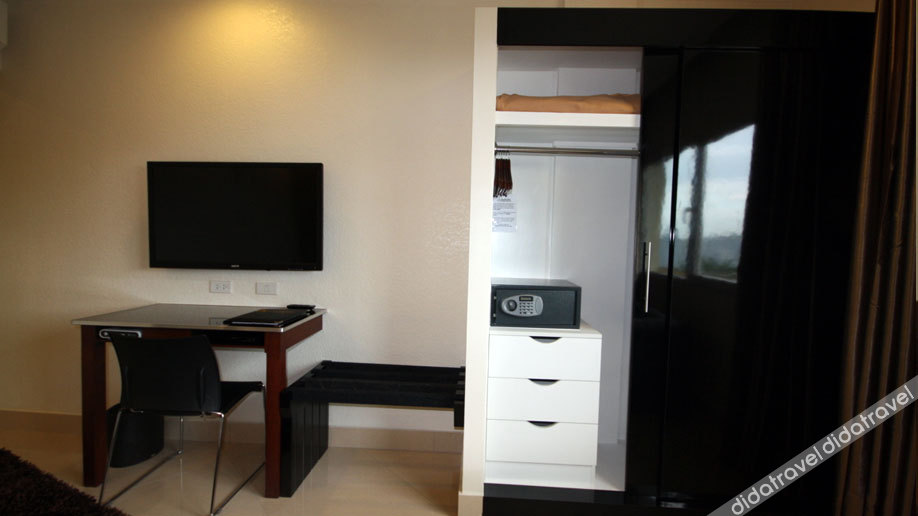 Queens Hotel Angeles City 4*