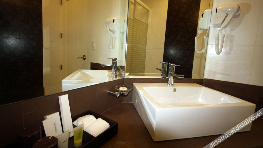 Queens Hotel Angeles City 4*
