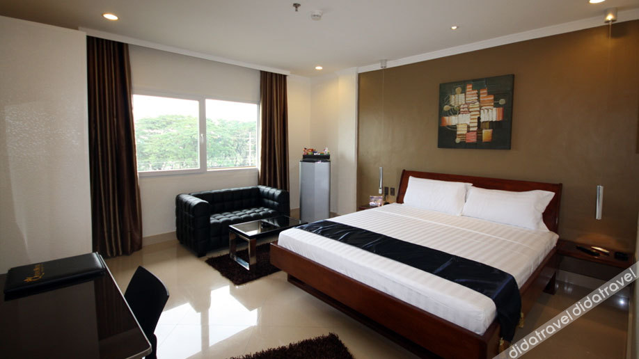 Queens Hotel Angeles City 4*