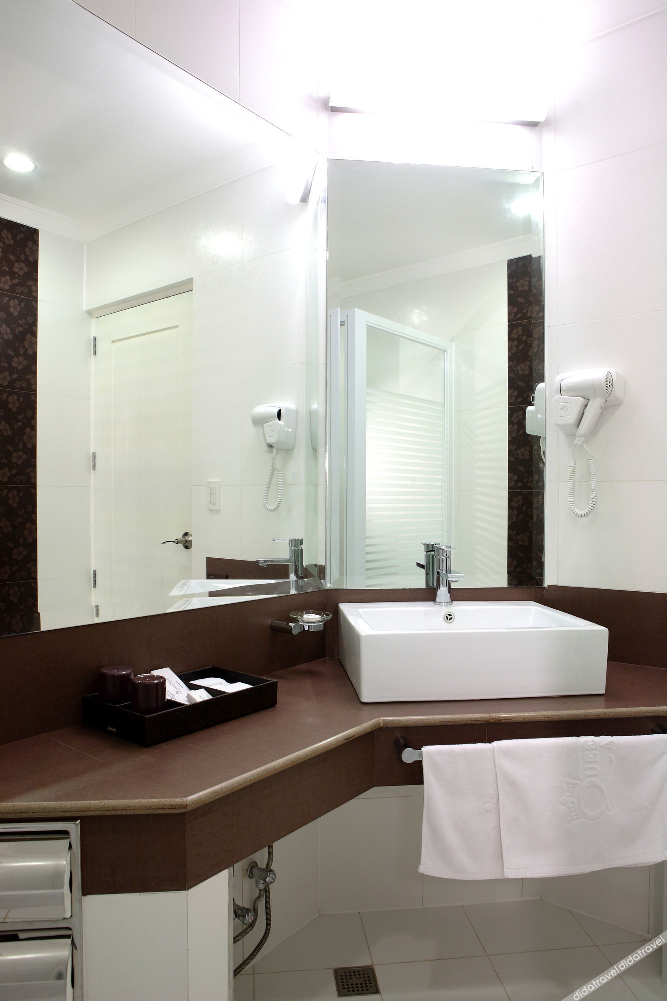 Queens Hotel Angeles City 4*
