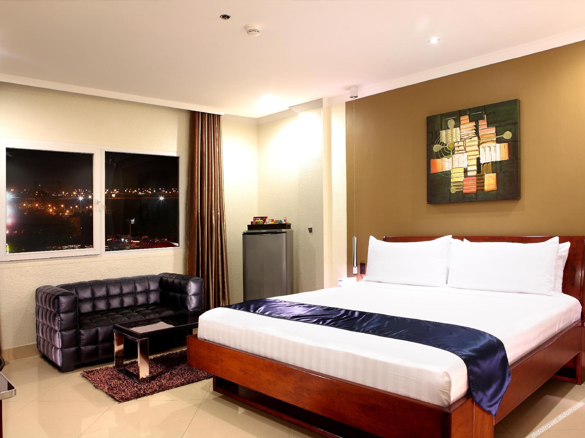 Queens Hotel Angeles City 4*