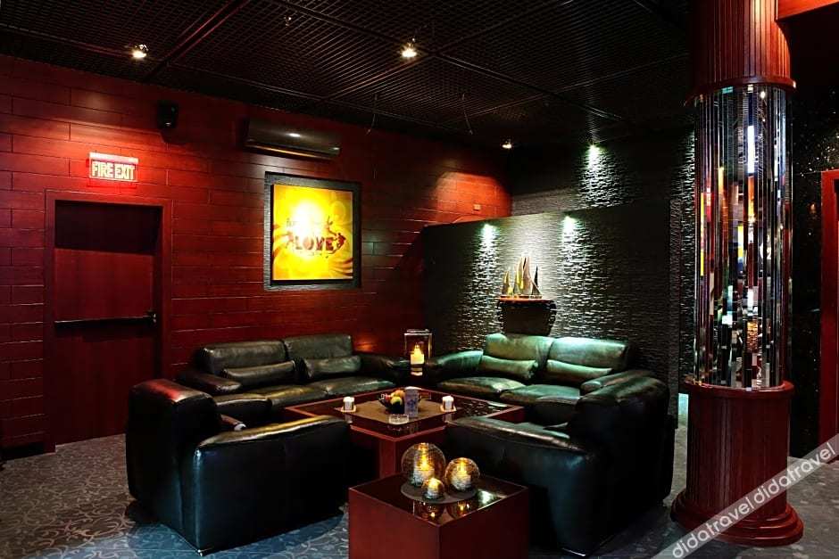 Queens Hotel Angeles City 4*