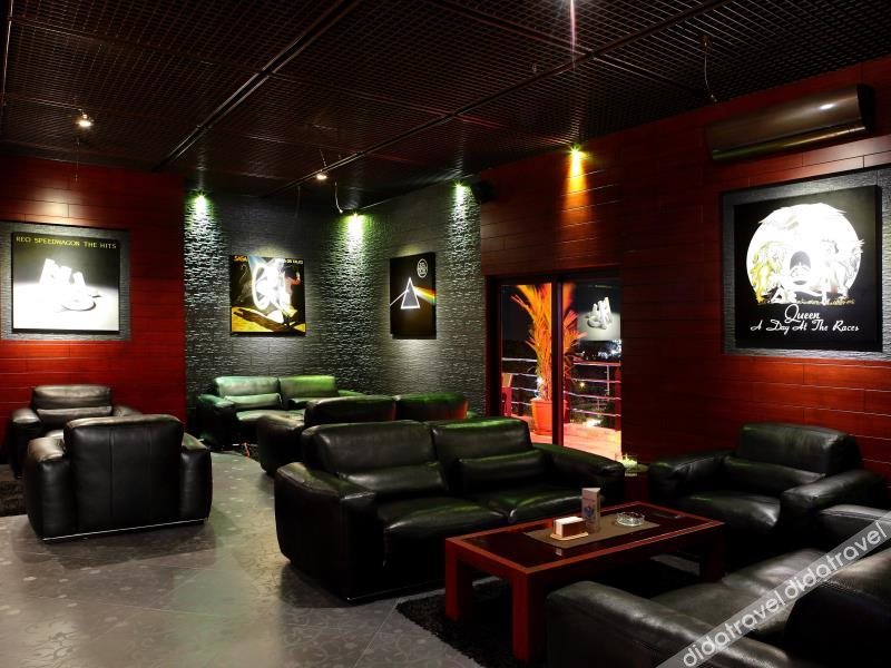 Queens Hotel Angeles City 4*