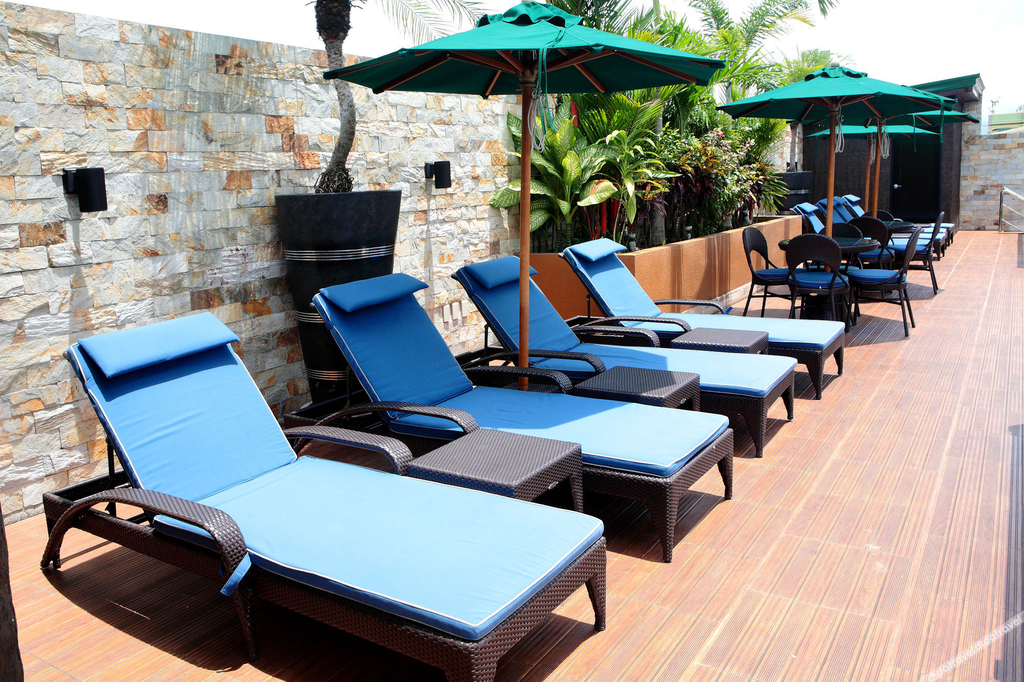 Queens Hotel Angeles City 4*