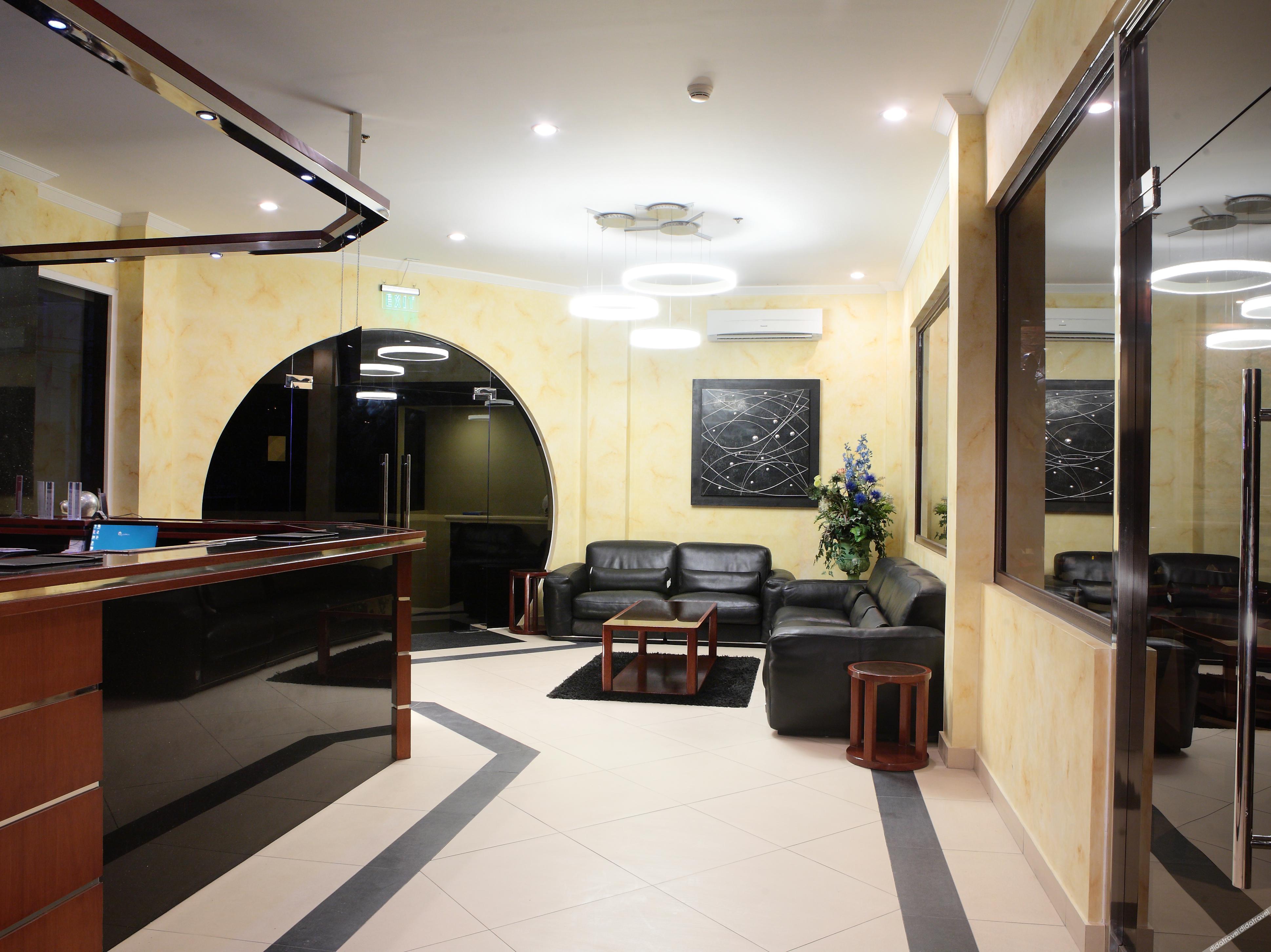 Queens Hotel Angeles City 4*
