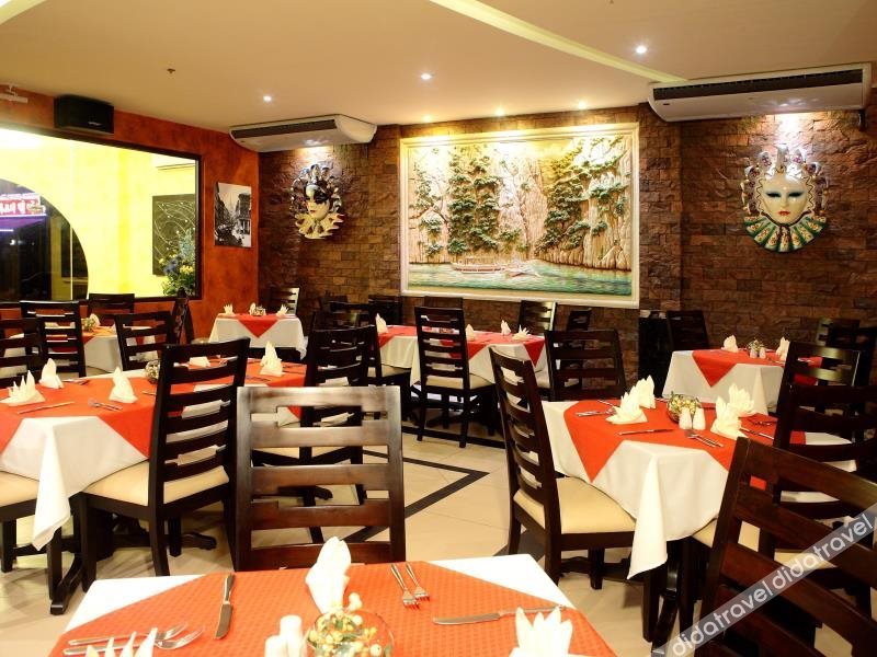 Queens Hotel Angeles City 4*