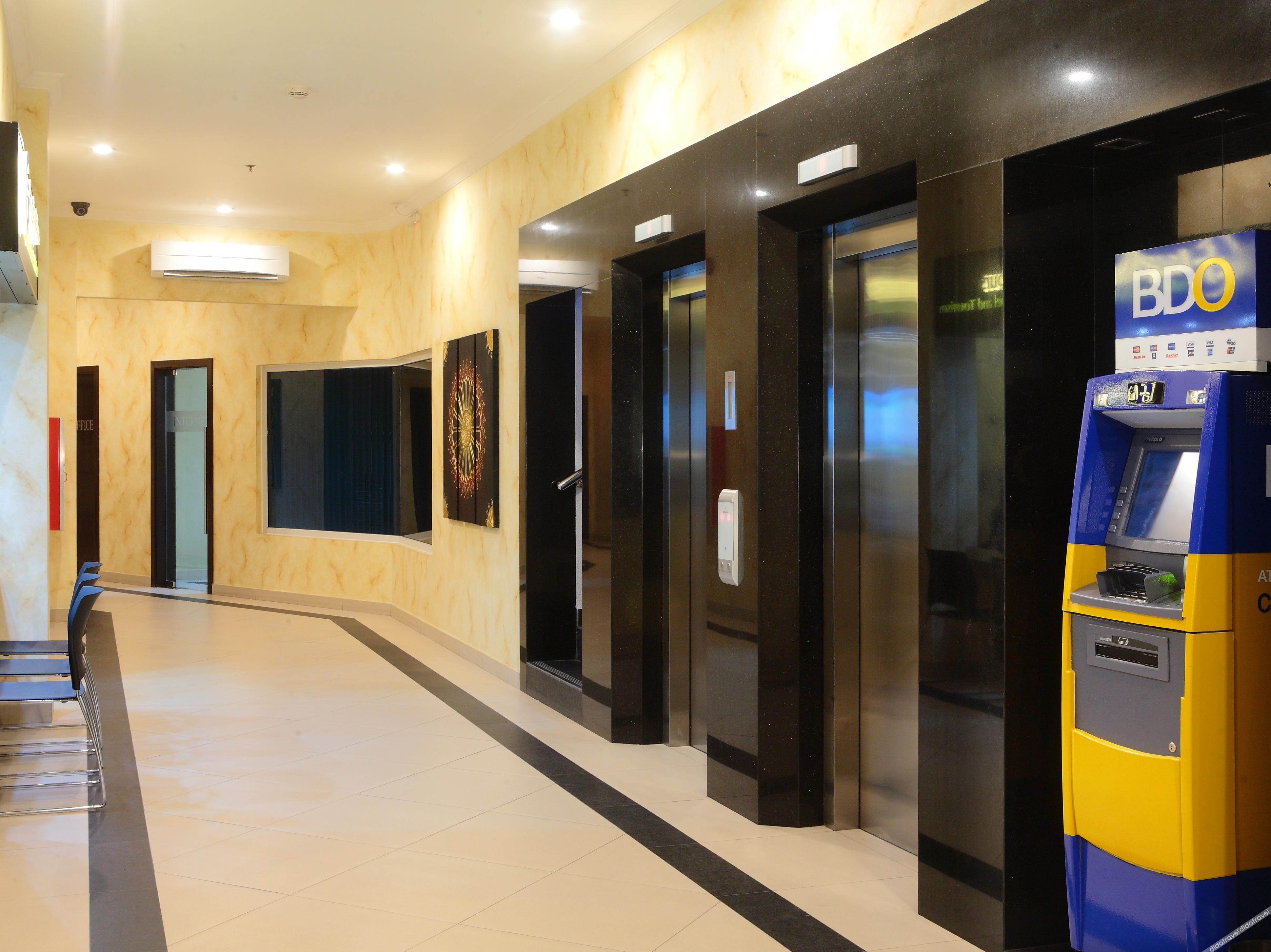 Queens Hotel Angeles City 4*