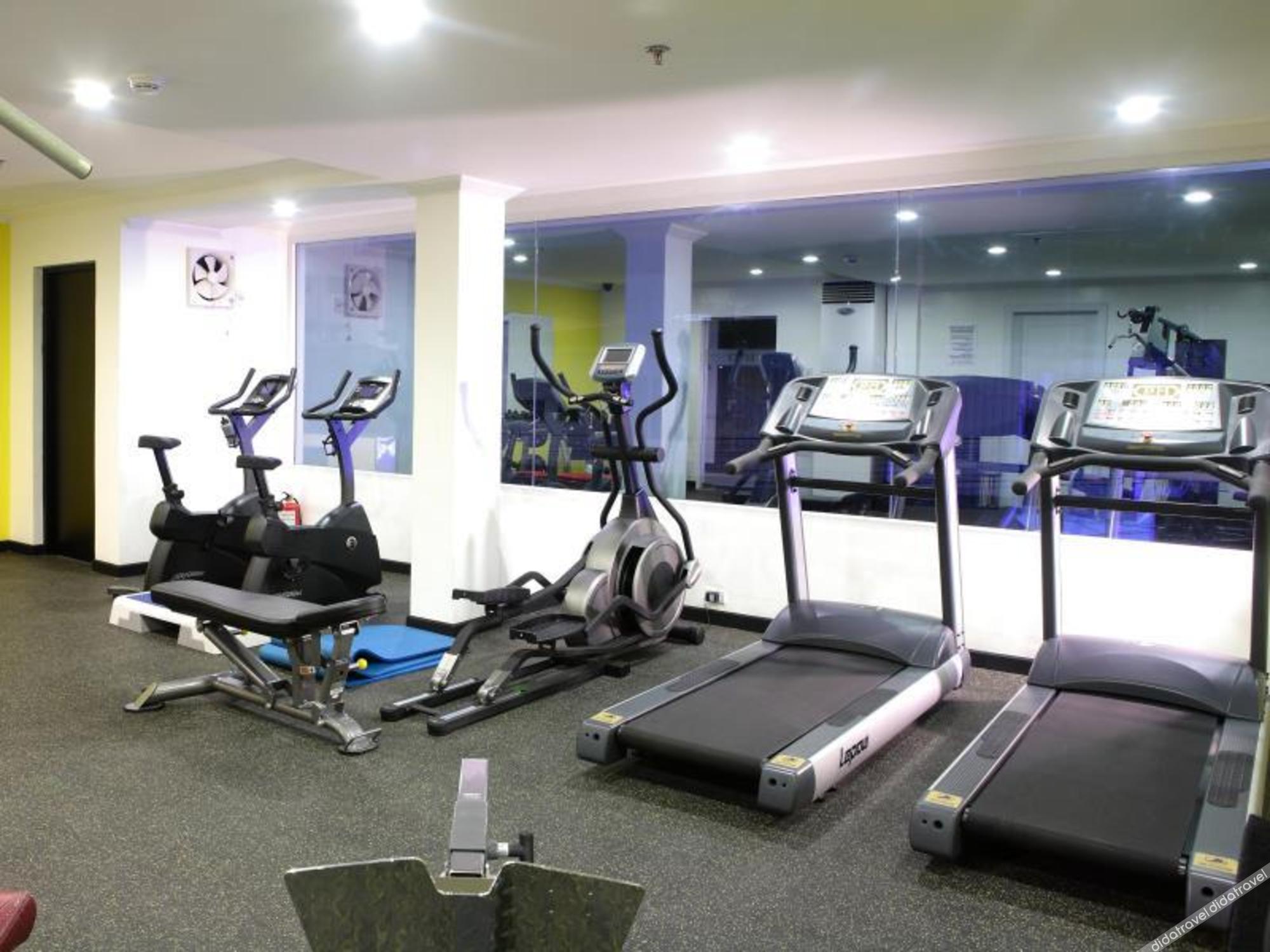 Queens Hotel Angeles City 4*