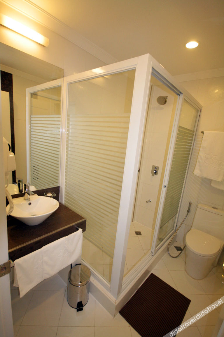 Queens Hotel Angeles City 4*