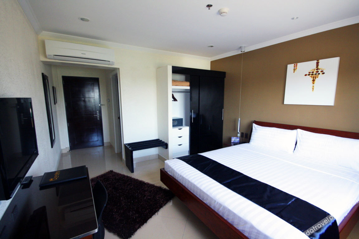 Queens Hotel Angeles City 4*