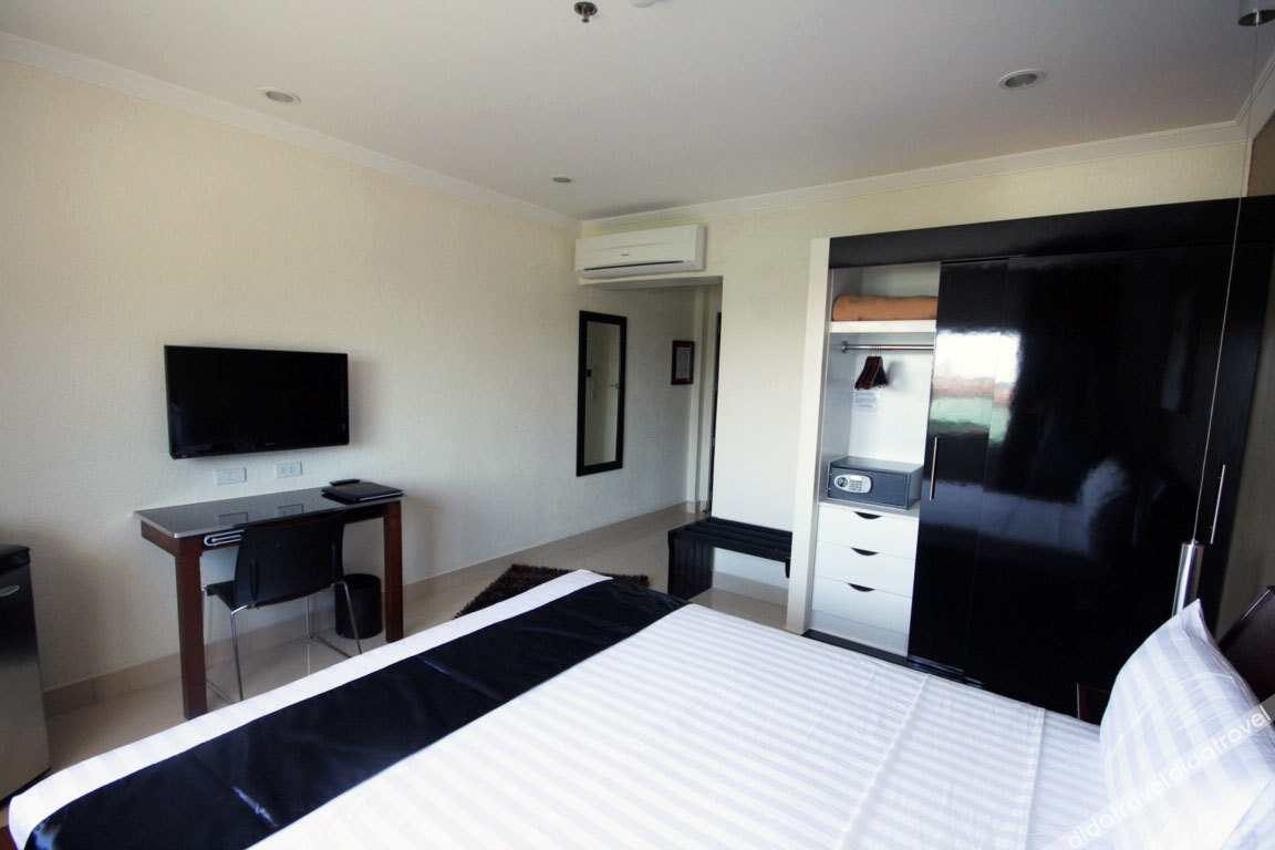 Queens Hotel Angeles City 4*