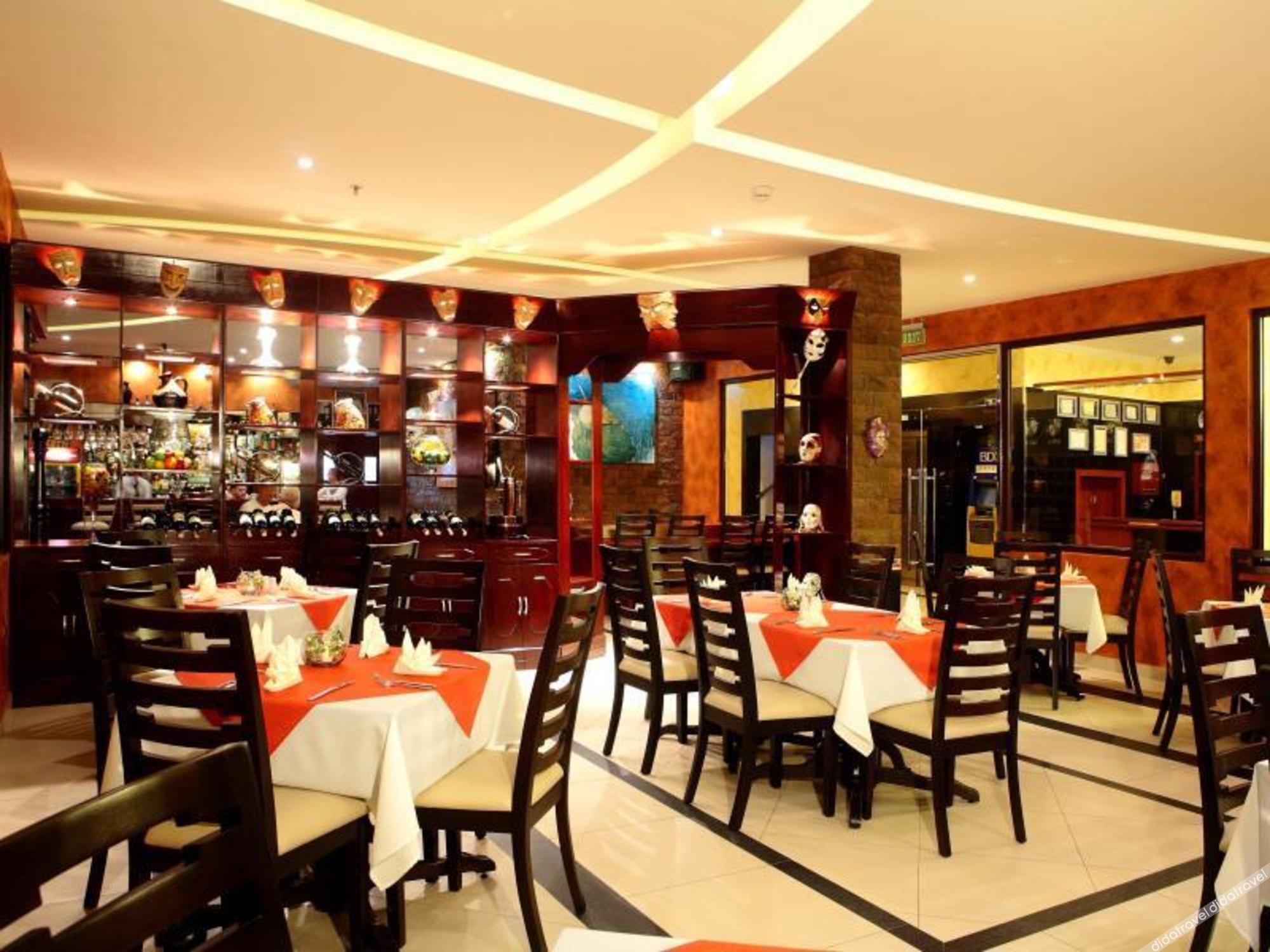 Queens Hotel Angeles City 4*