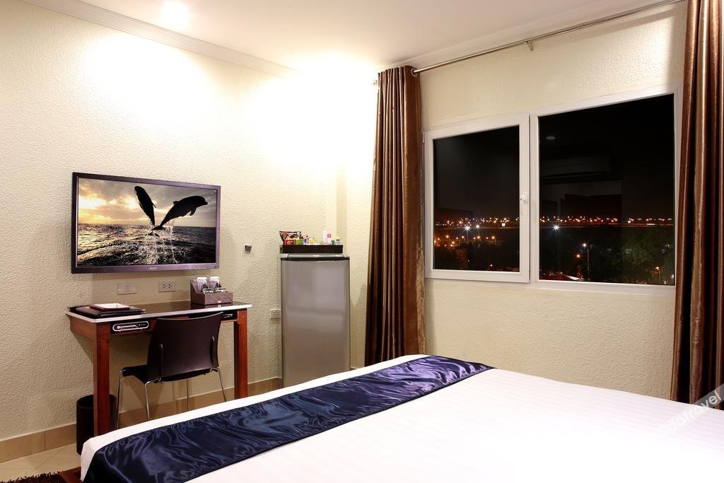 Queens Hotel Angeles City 4*