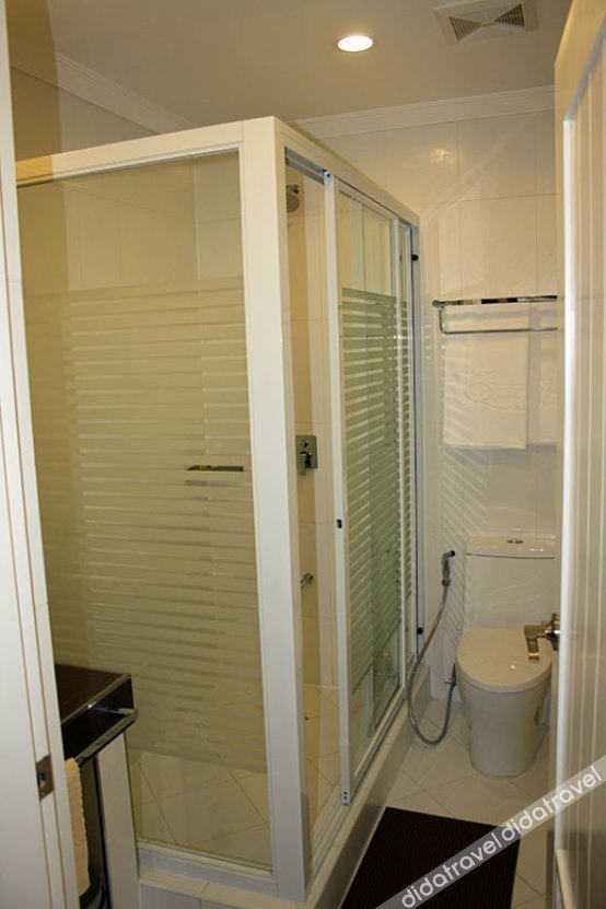 Queens Hotel Angeles City 4*