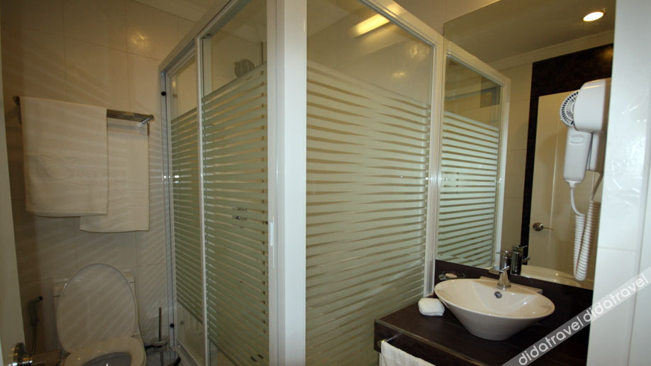 Queens Hotel Angeles City 4*