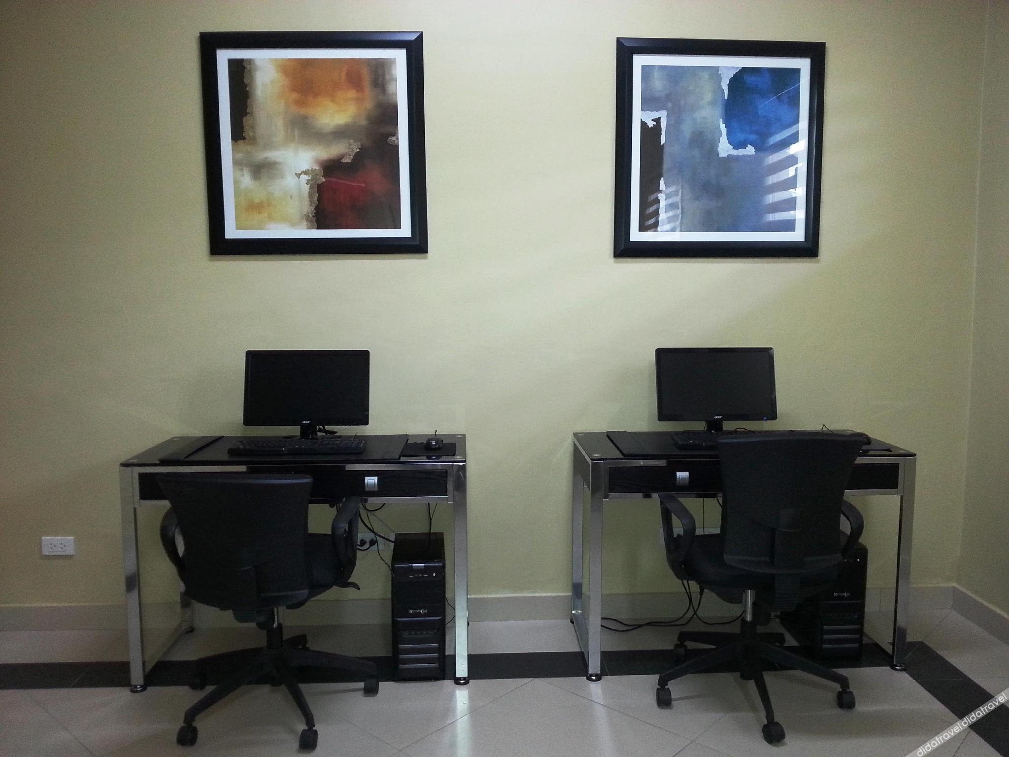 Queens Hotel Angeles City 4*