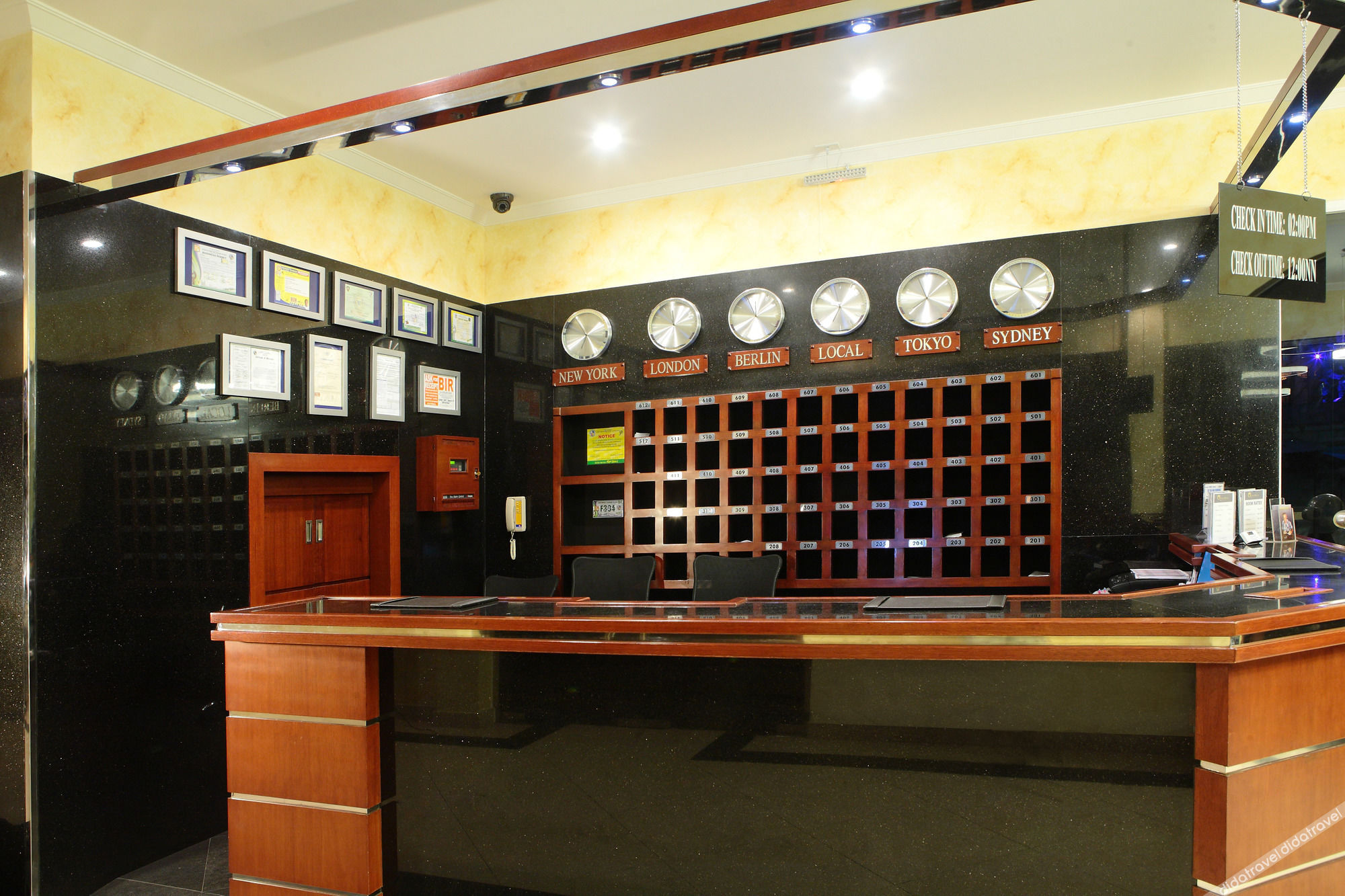 Queens Hotel Angeles City 4*