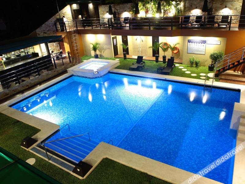 Queens Hotel Angeles City 4*