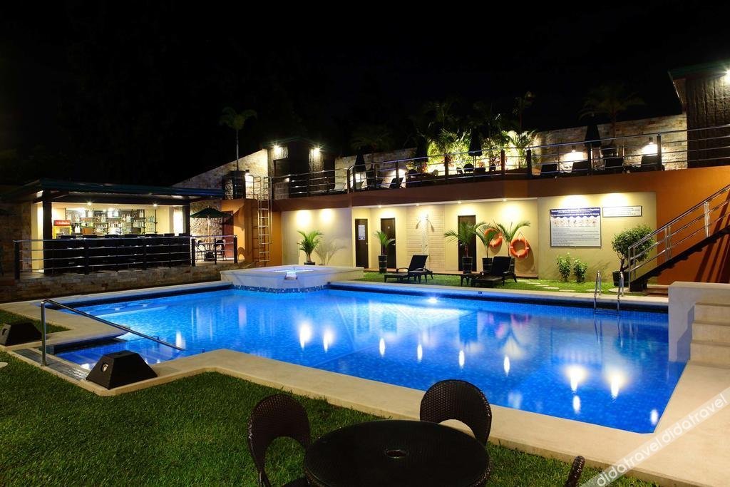 Queens Hotel Angeles City 4*