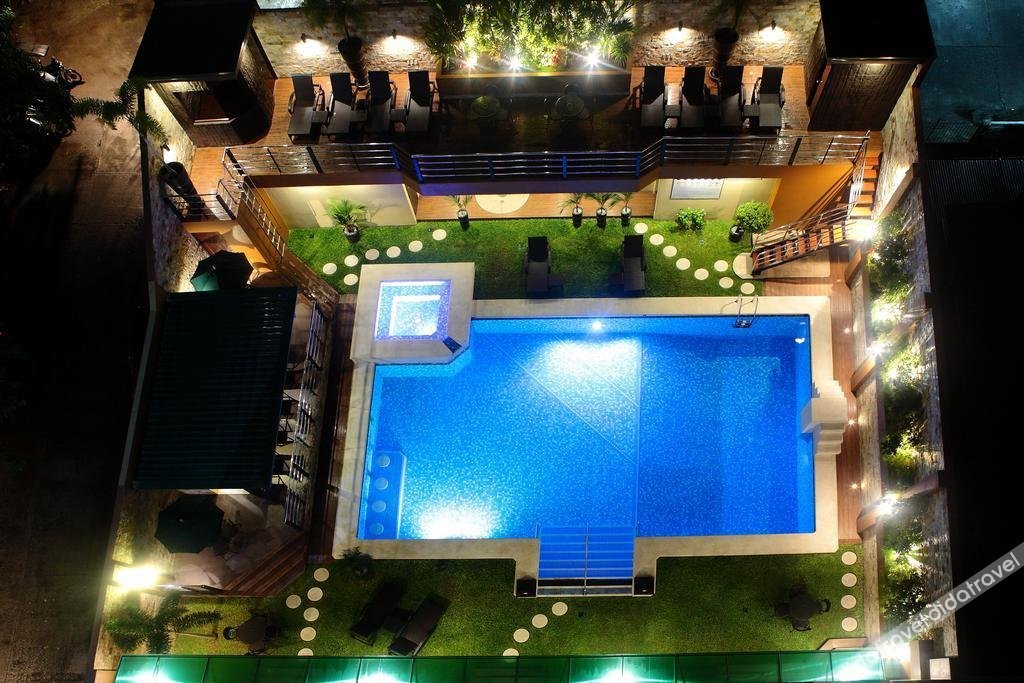Queens Hotel Angeles City 4*