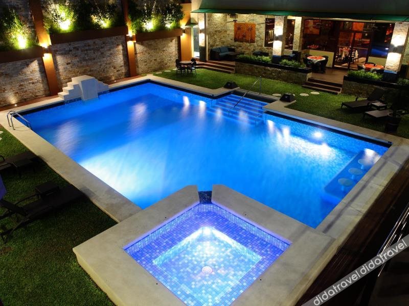 Queens Hotel Angeles City 4*