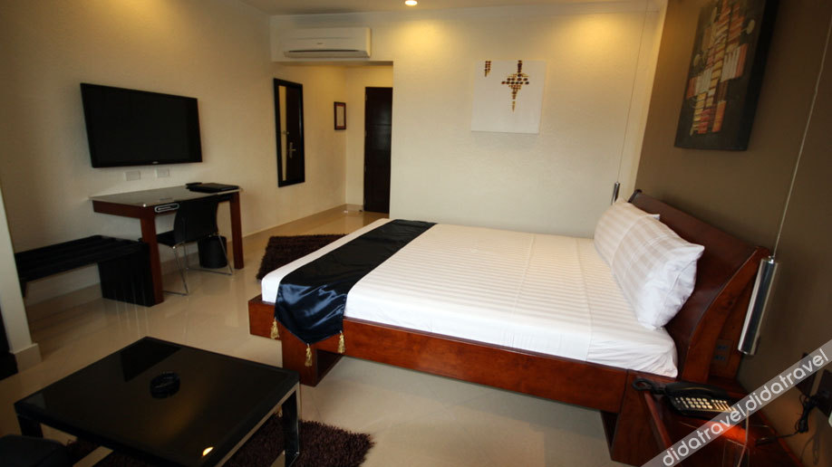 Queens Hotel Angeles City 4*