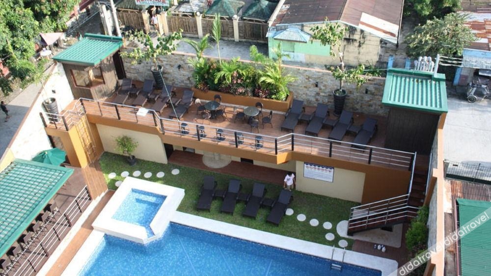 Queens Hotel Angeles City 4*