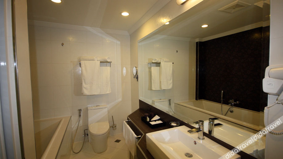 Queens Hotel Angeles City 4*