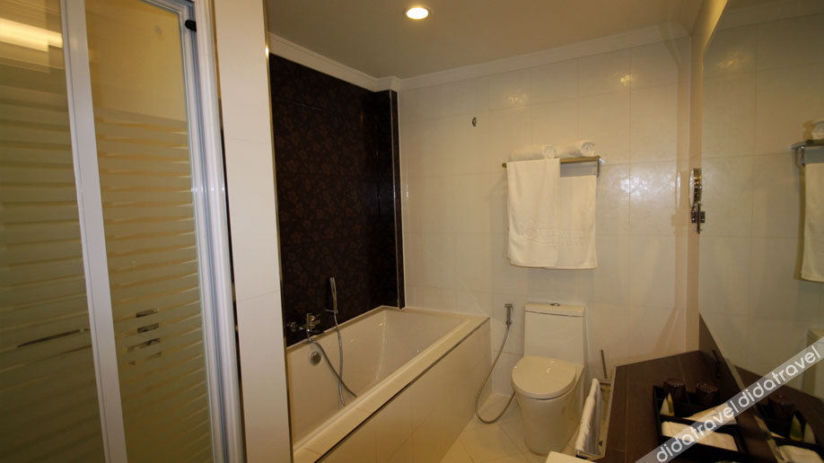 Queens Hotel Angeles City 4*