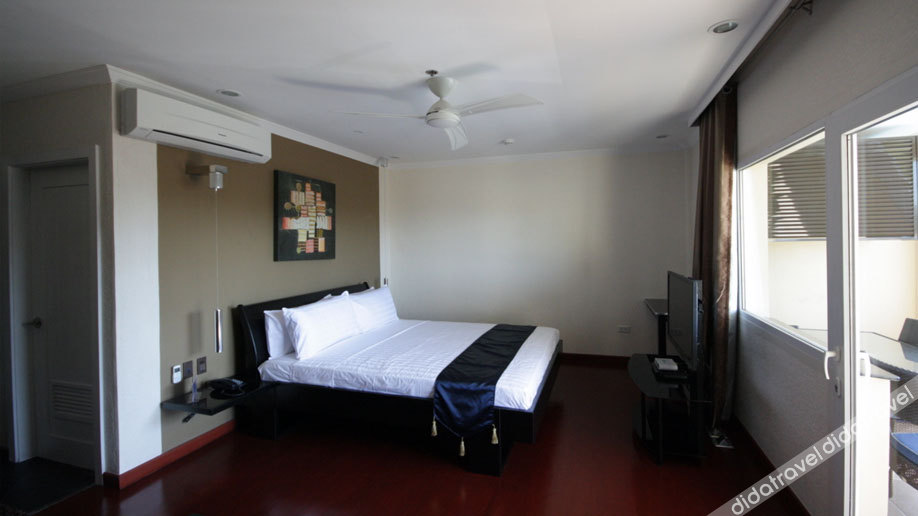 Queens Hotel Angeles City 4*