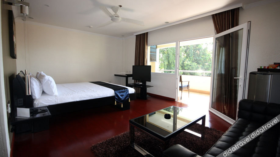Queens Hotel Angeles City 4*