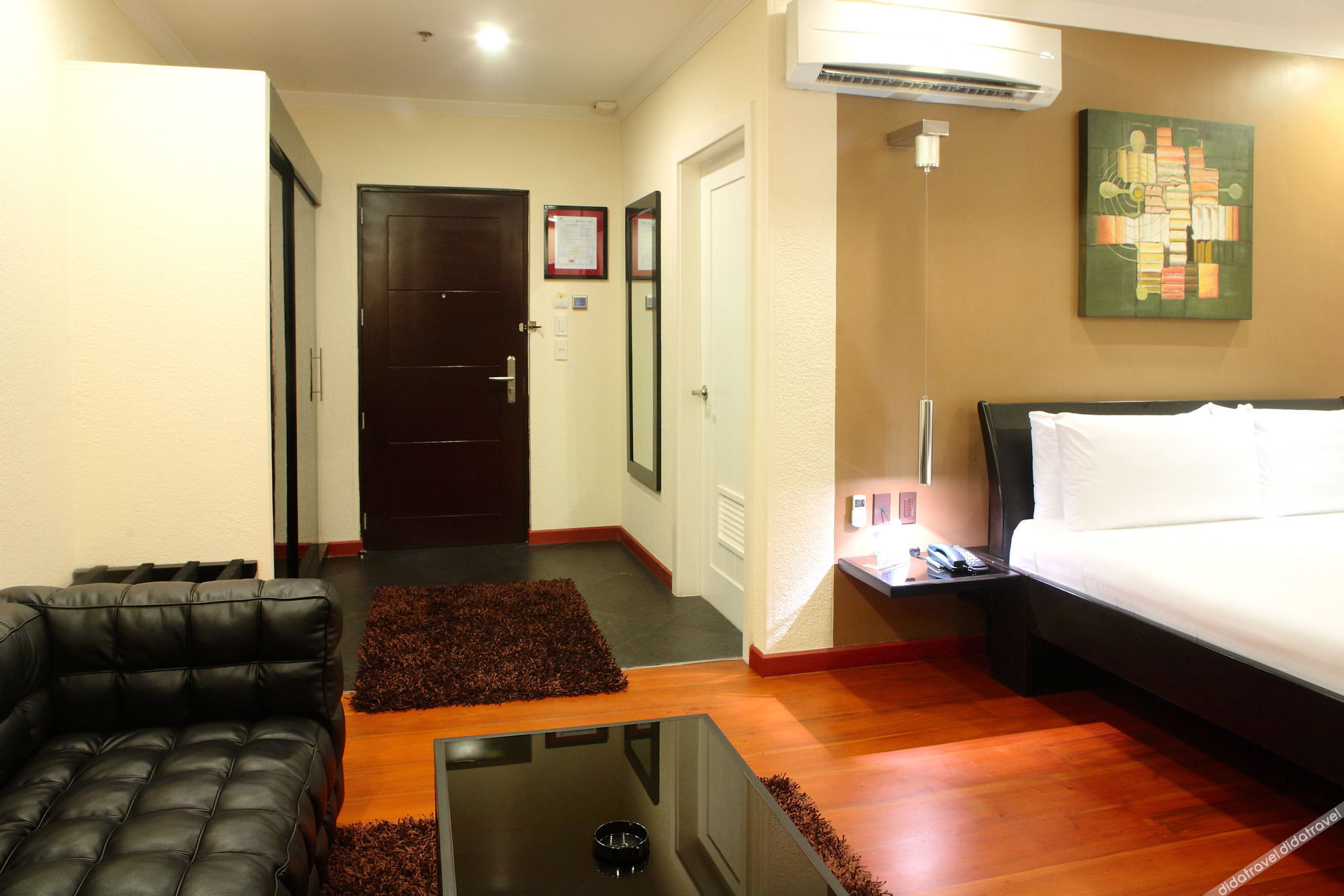 Queens Hotel Angeles City 4*