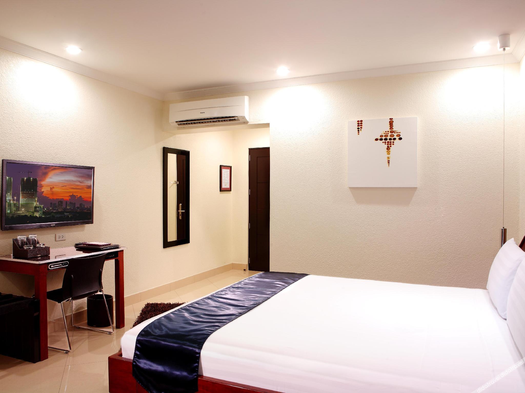 Queens Hotel Angeles City 4*