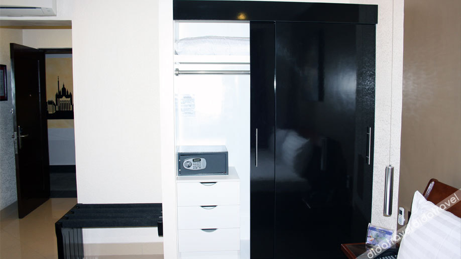Queens Hotel Angeles City 4*