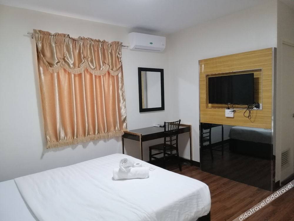 Meaco Royal Hotel-Binan 2*