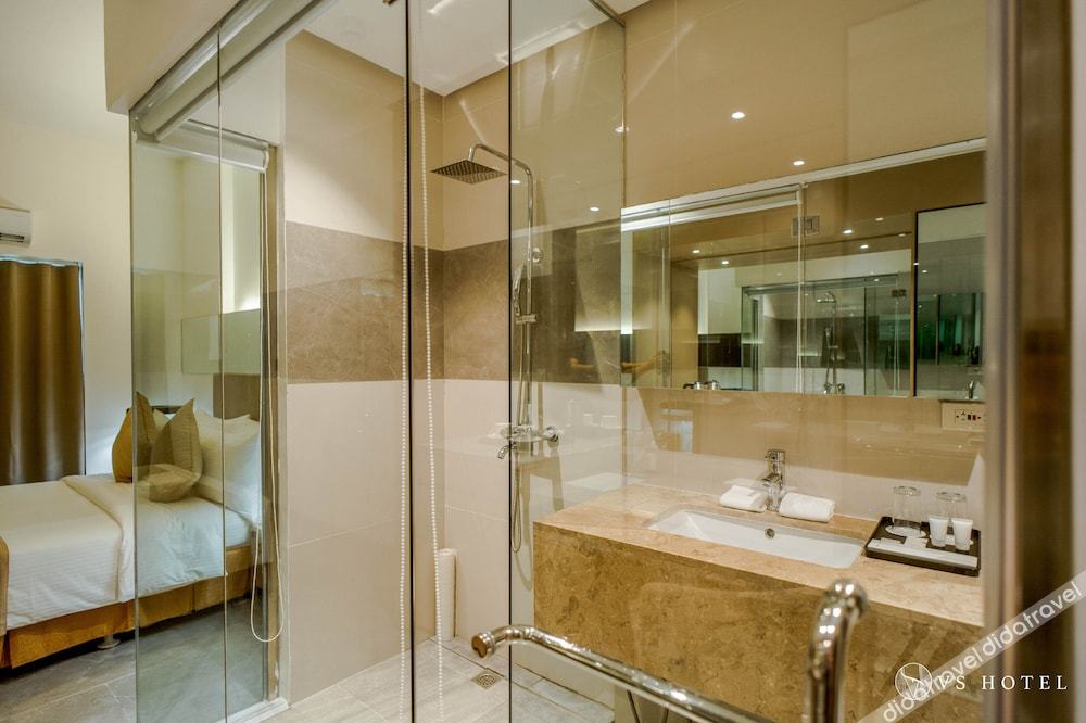 VS Hotel 4*