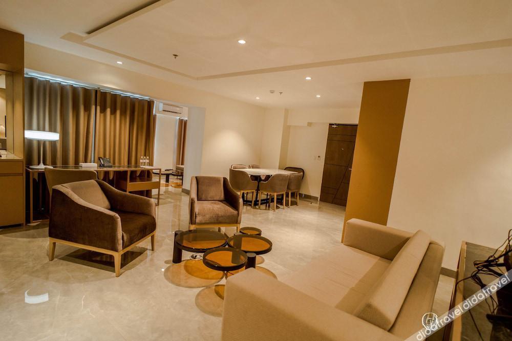 VS Hotel 4*