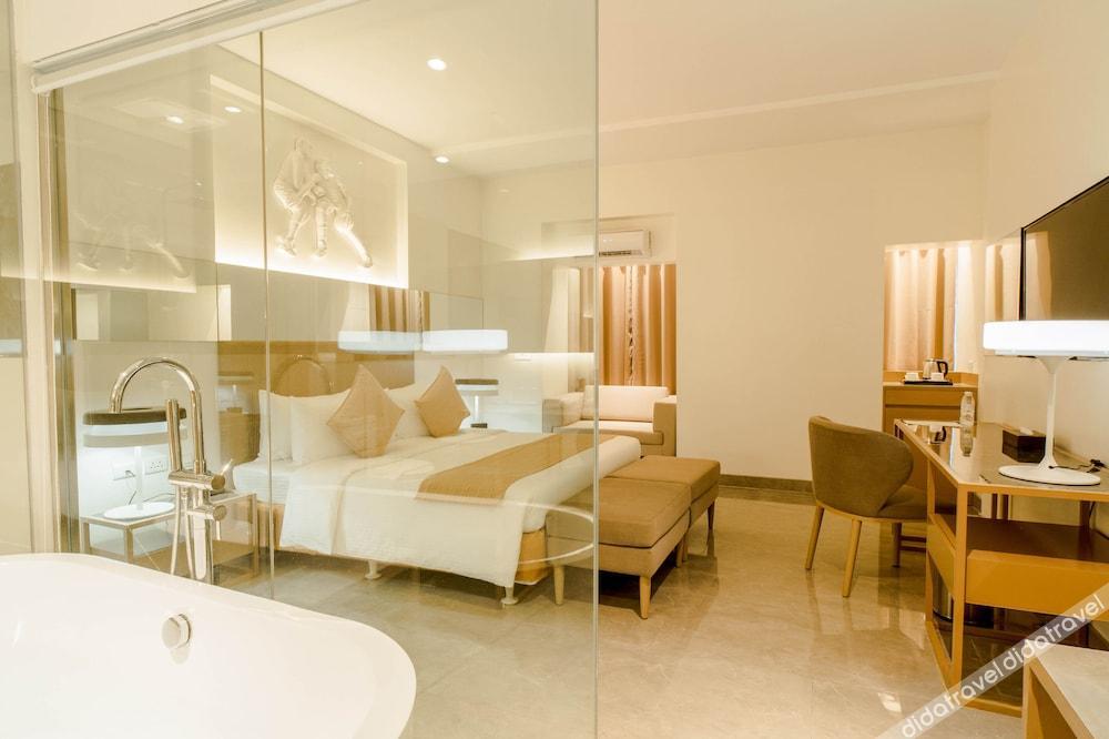 VS Hotel 4*