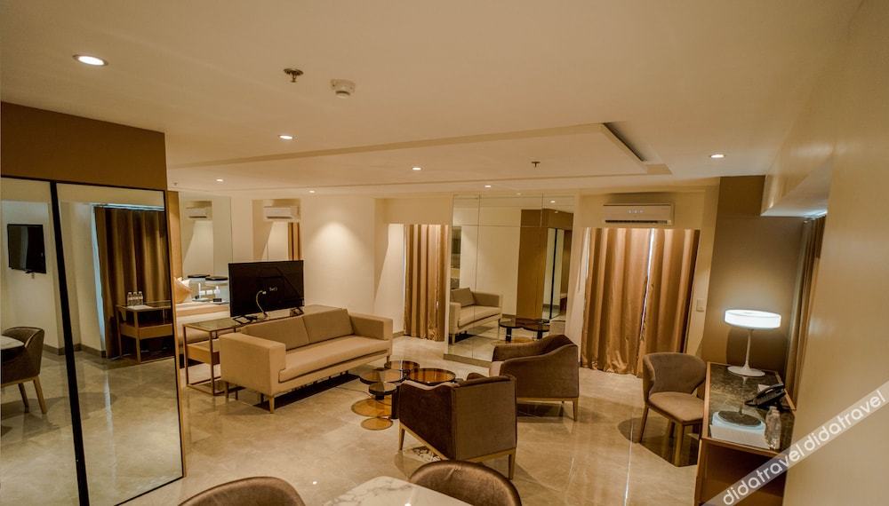 VS Hotel 4*