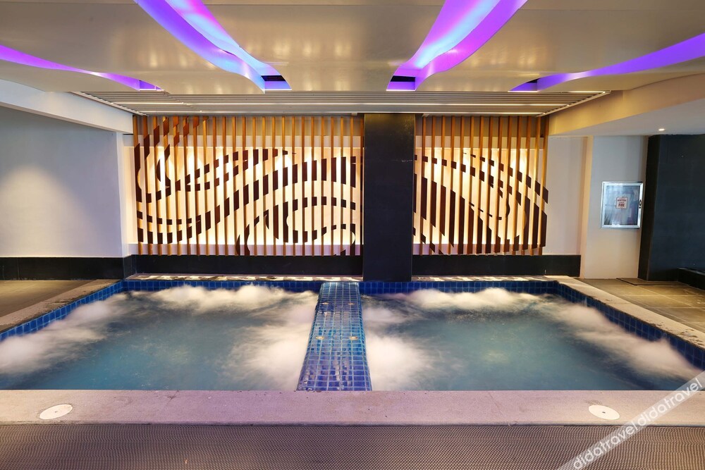 VS Hotel 4*