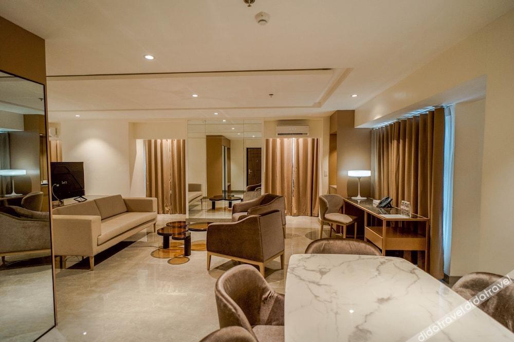 VS Hotel 4*