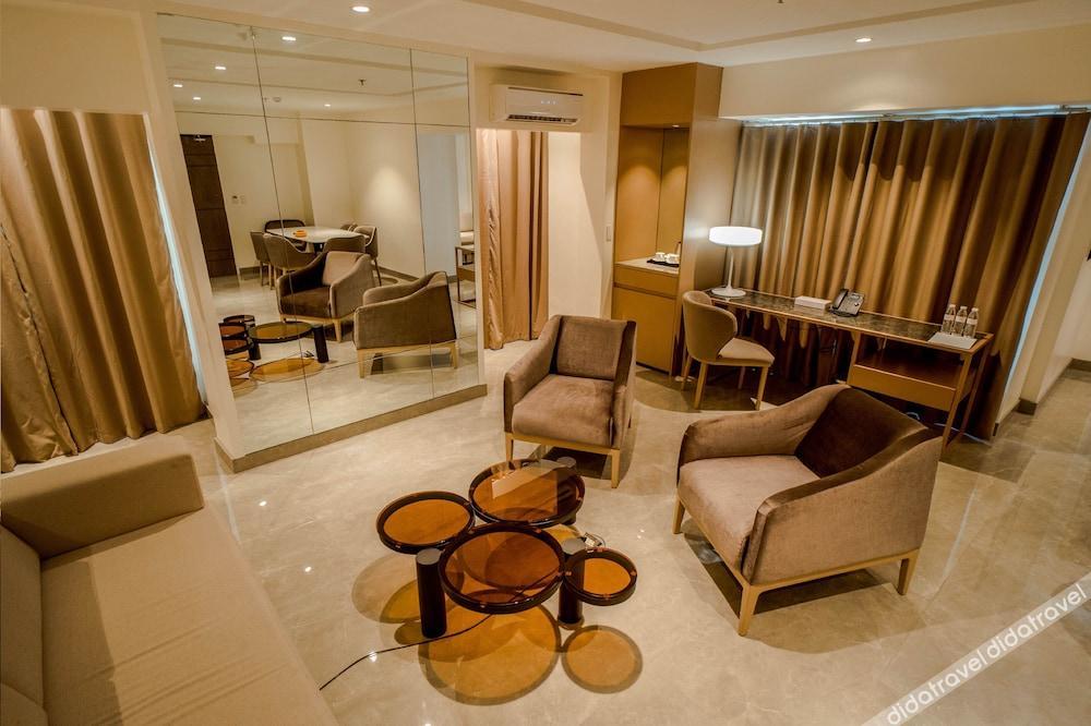 VS Hotel 4*