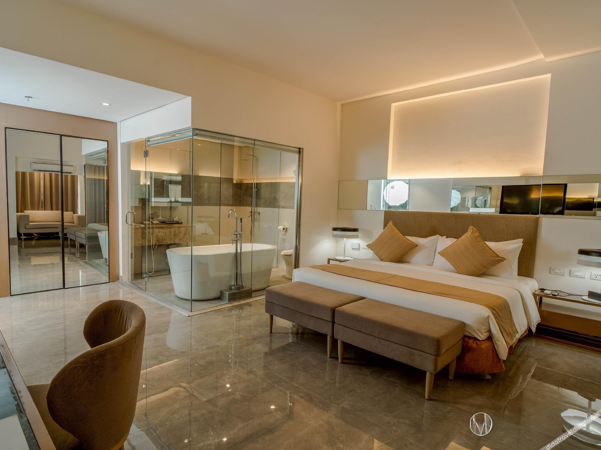 VS Hotel 4*