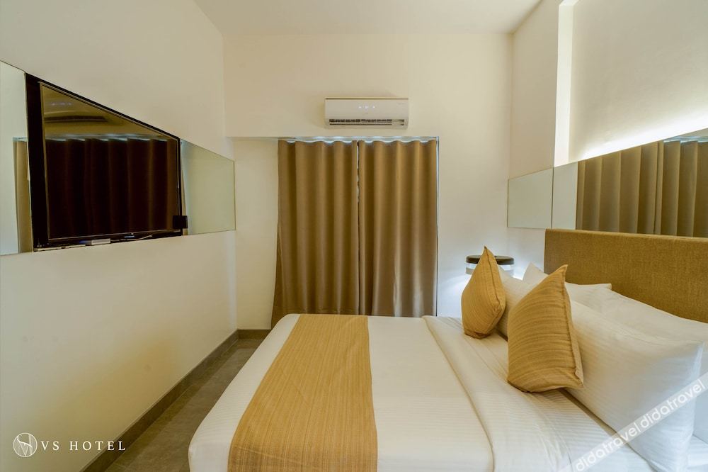 VS Hotel 4*
